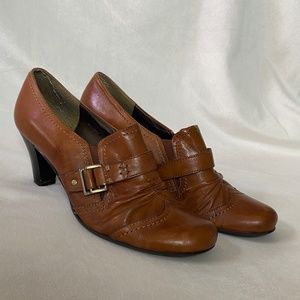 Leather Heels with stitching detail